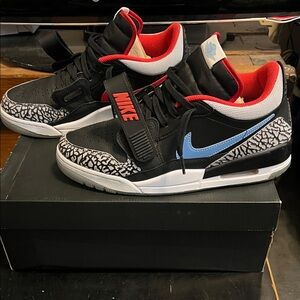 AIR JORDAN LEGACY 312 BLACK/WOLF GREY/VALOR BLUE SIZE 9